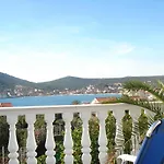 Family-friendly With Parking In Vinisce, 100 M²