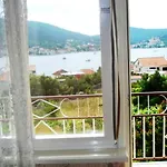 Family-friendly With Parking In Vinisce, 100 M² Apartament Vinišće