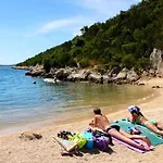 Family-friendly With Parking In Vinisce, 100 M² Apartament Vinišće