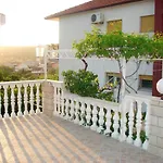 Apartament Family-friendly With Parking In Vinisce, 100 M² Vinišće