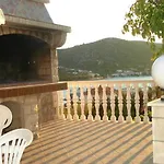 Family-friendly With Parking In Vinisce, 100 M² *