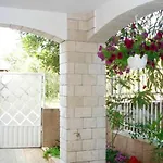 Family-friendly With Parking In Vinisce, 100 M² *