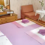 Family-friendly With Parking In Vinisce, 100 M² *