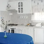 Family-friendly With Parking In Vinisce, 100 M²