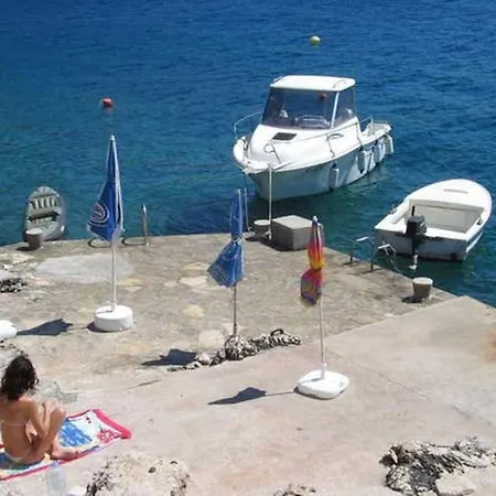 Lejlighed Family-friendly With Parking In Vinisce, 100 M²