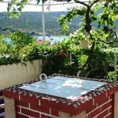 Family-friendly With Parking In Vinisce, 100 M² *