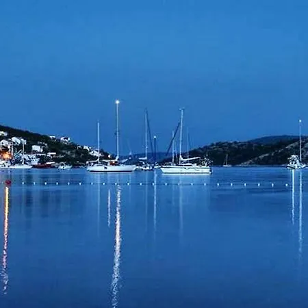 Family-friendly With Parking In Vinisce, 100 M² Vinišće