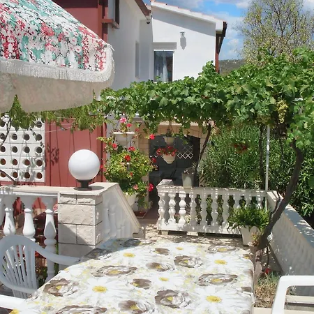 Apartament Family-friendly With Parking In Vinisce, 100 M² Vinišće