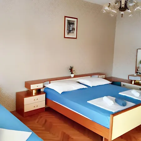 Lejlighed Family-friendly With Parking In Vinisce, 100 M²