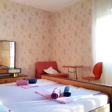 Lejlighed Family-friendly With Parking In Vinisce, 100 M²