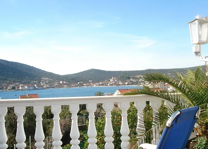 Family-friendly With Parking In Vinisce, 100 M²