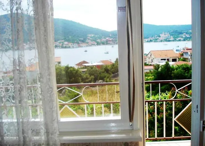 Family-friendly With Parking In Vinisce, 100 M² Apartament Vinišće