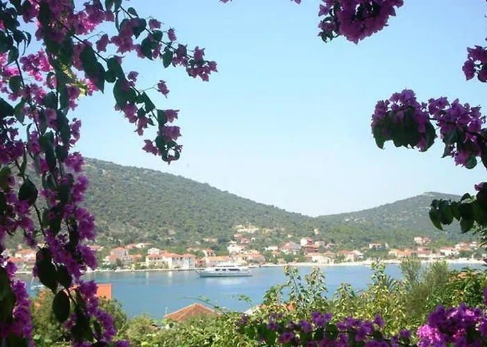Family-friendly With Parking In Vinisce, 100 M² Apartament *