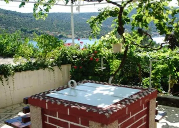 Family-friendly With Parking In Vinisce, 100 M² *
