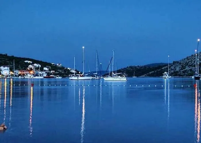 Family-friendly With Parking In Vinisce, 100 M² Vinišće