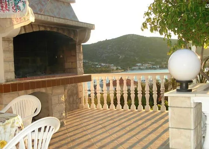 Family-friendly With Parking In Vinisce, 100 M² *