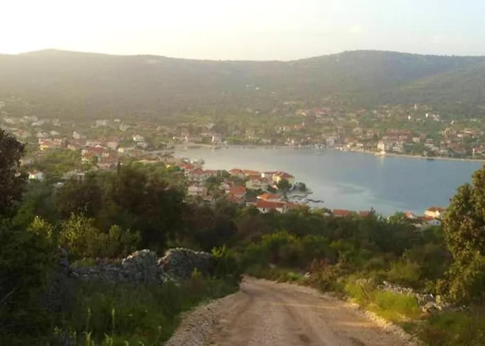 Apartament Family-friendly With Parking In Vinisce, 100 M² Vinišće