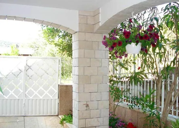 Family-friendly With Parking In Vinisce, 100 M² *
