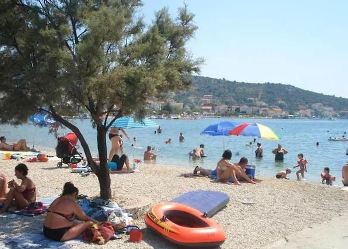 Family-friendly With Parking In Vinisce, 100 M² *