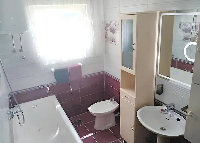 Apartament Family-friendly With Parking In Vinisce, 100 M² *