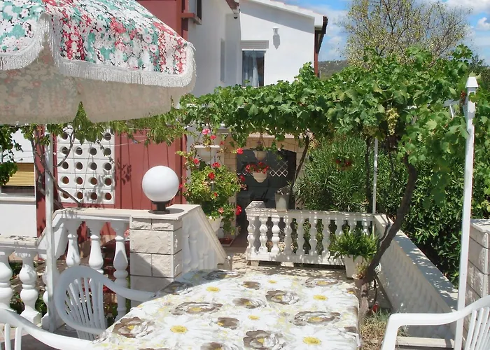 Apartament Family-friendly With Parking In Vinisce, 100 M² Vinišće