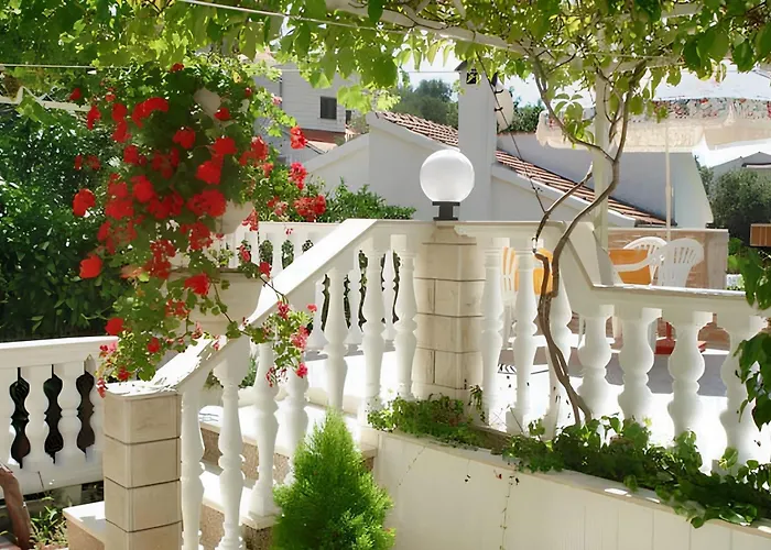 Family-friendly With Parking In Vinisce, 100 M² *
