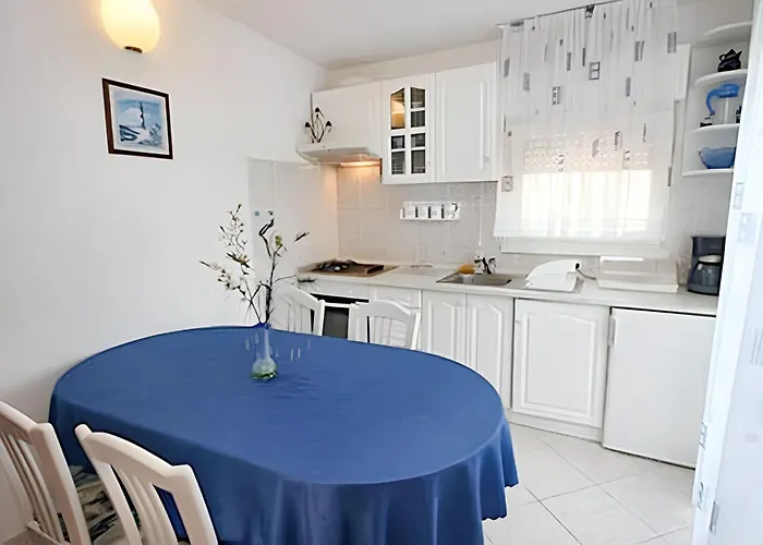 Family-friendly With Parking In Vinisce, 100 M² Apartament Vinišće
