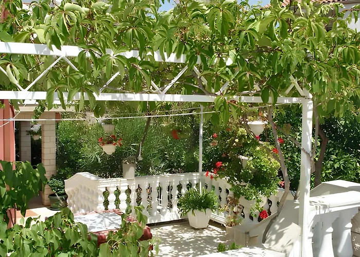 Family-friendly With Parking In Vinisce, 100 M² *
