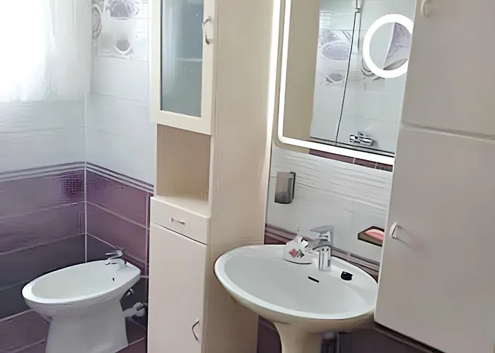Family-friendly With Parking In Vinisce, 100 M²