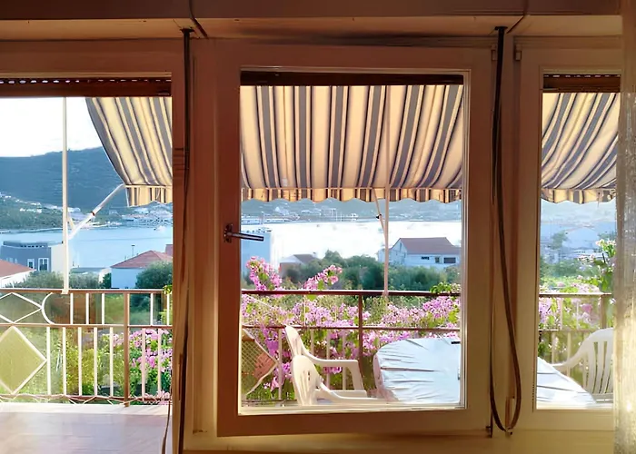 Apartament Family-friendly With Parking In Vinisce, 100 M² Vinišće