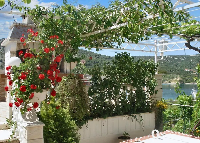 Family-friendly With Parking In Vinisce, 100 M² Apartament